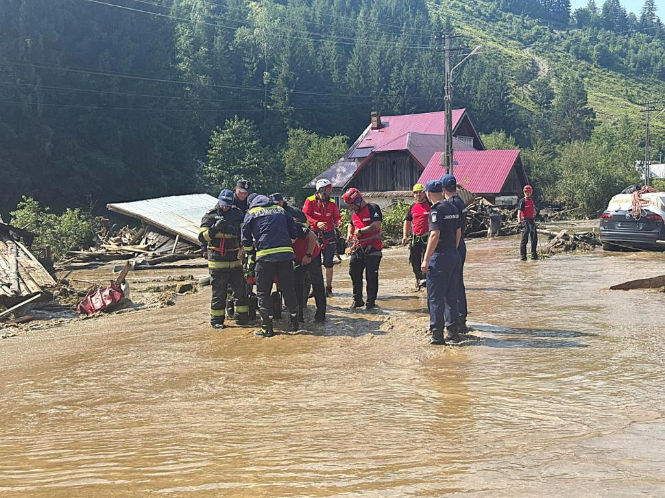Imagini tulburătoare, care arată cât de violente au fost furtunile din Suceava: case luate cu totul de ape, drumuri și poduri distruse 994157
