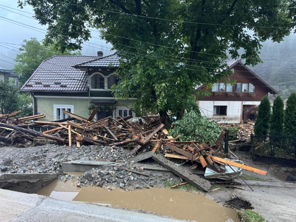 Imagini tulburătoare, care arată cât de violente au fost furtunile din Suceava: case luate cu totul de ape, drumuri și poduri distruse 994164