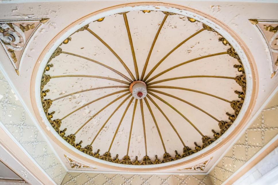 Cum arată pe interior casa veche de 100 de ani a baronului Neuman din Arad, care se vinde cu 2,4 milioane €  994508