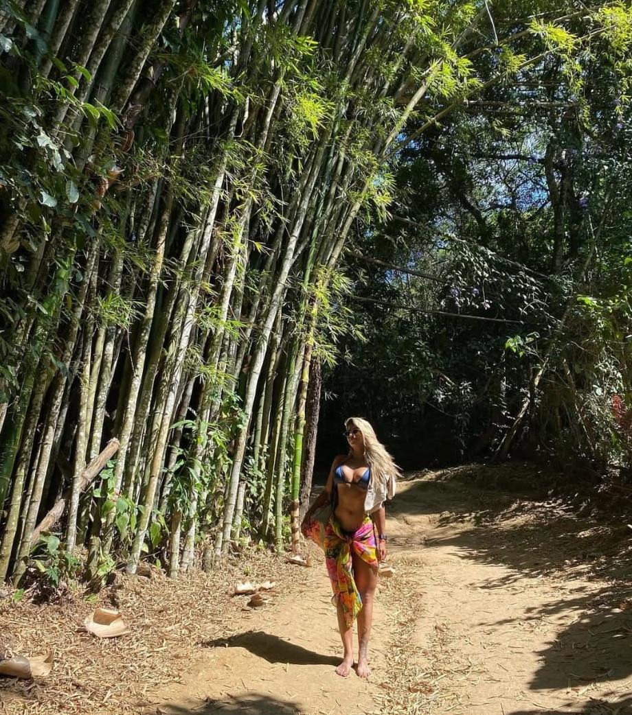 Jurnalistă atacată în plină zi, lângă o secție de poliție din Brazilia. Un motociclist a vrut să-i fure telefonul chiar înainte de live 994600