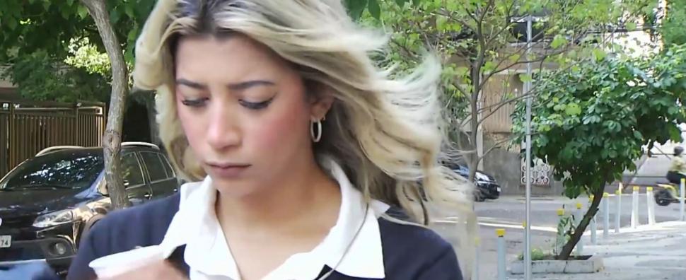 Jurnalistă atacată în plină zi, lângă o secție de poliție din Brazilia. Un motociclist a vrut să-i fure telefonul chiar înainte de live 994605