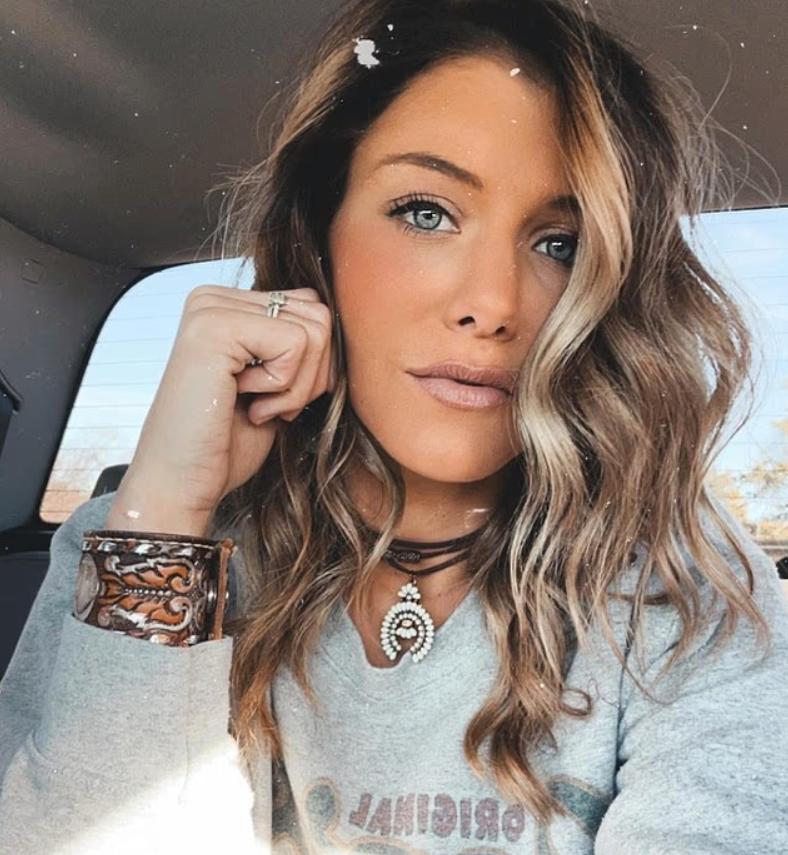 O profesoară de liceu a provocat un scandal uriaș după ce s-a aflat ce i-a trimis pe telefon unui elev. Cazul a ajuns în instanță 994571