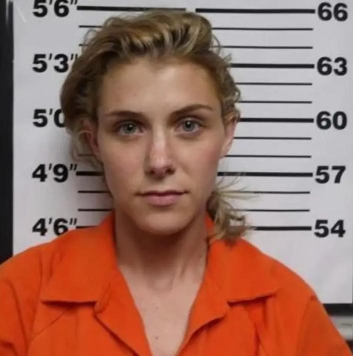 O profesoară de liceu a provocat un scandal uriaș după ce s-a aflat ce i-a trimis pe telefon unui elev. Cazul a ajuns în instanță 994578