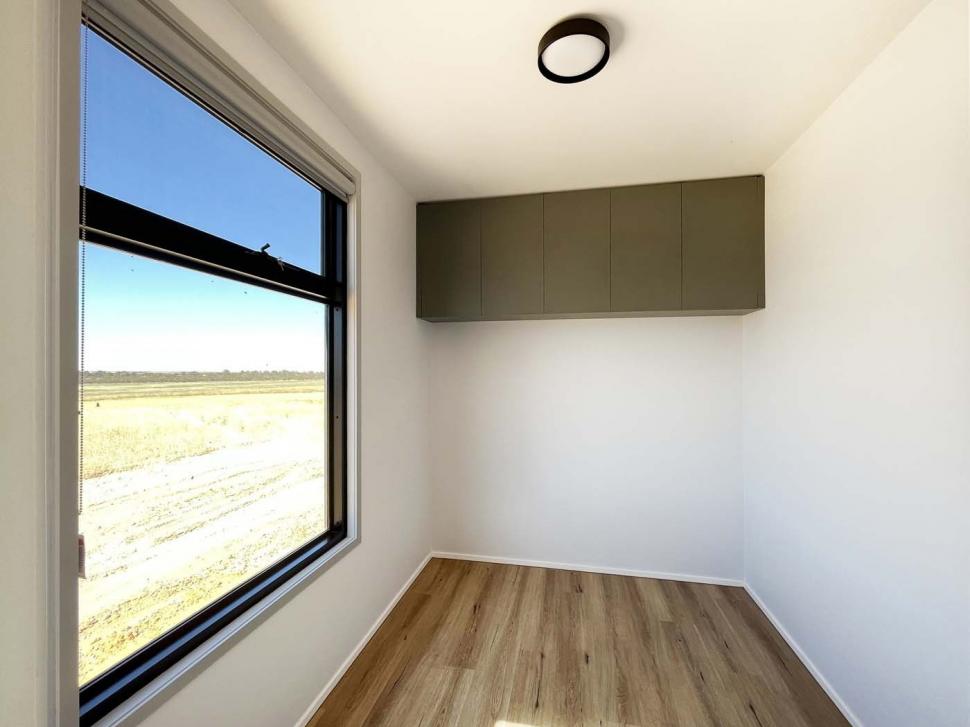 Un container a fost transformat în casă cu două dormitoare, iar interiorul este neașteptat de frumos și confortabil 994642