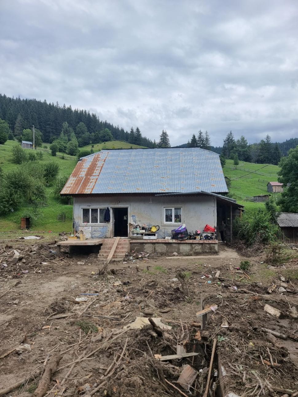 Diana Buzoianu a mers în zonele măturate de viituri și la Lacul Bicaz: „Sunt inclusiv animale moarte, leşuri. Pericol pentru sănătate” 995035