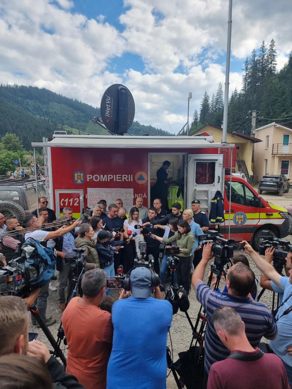 Diana Buzoianu a mers în zonele măturate de viituri și la Lacul Bicaz: „Sunt inclusiv animale moarte, leşuri. Pericol pentru sănătate” 995036