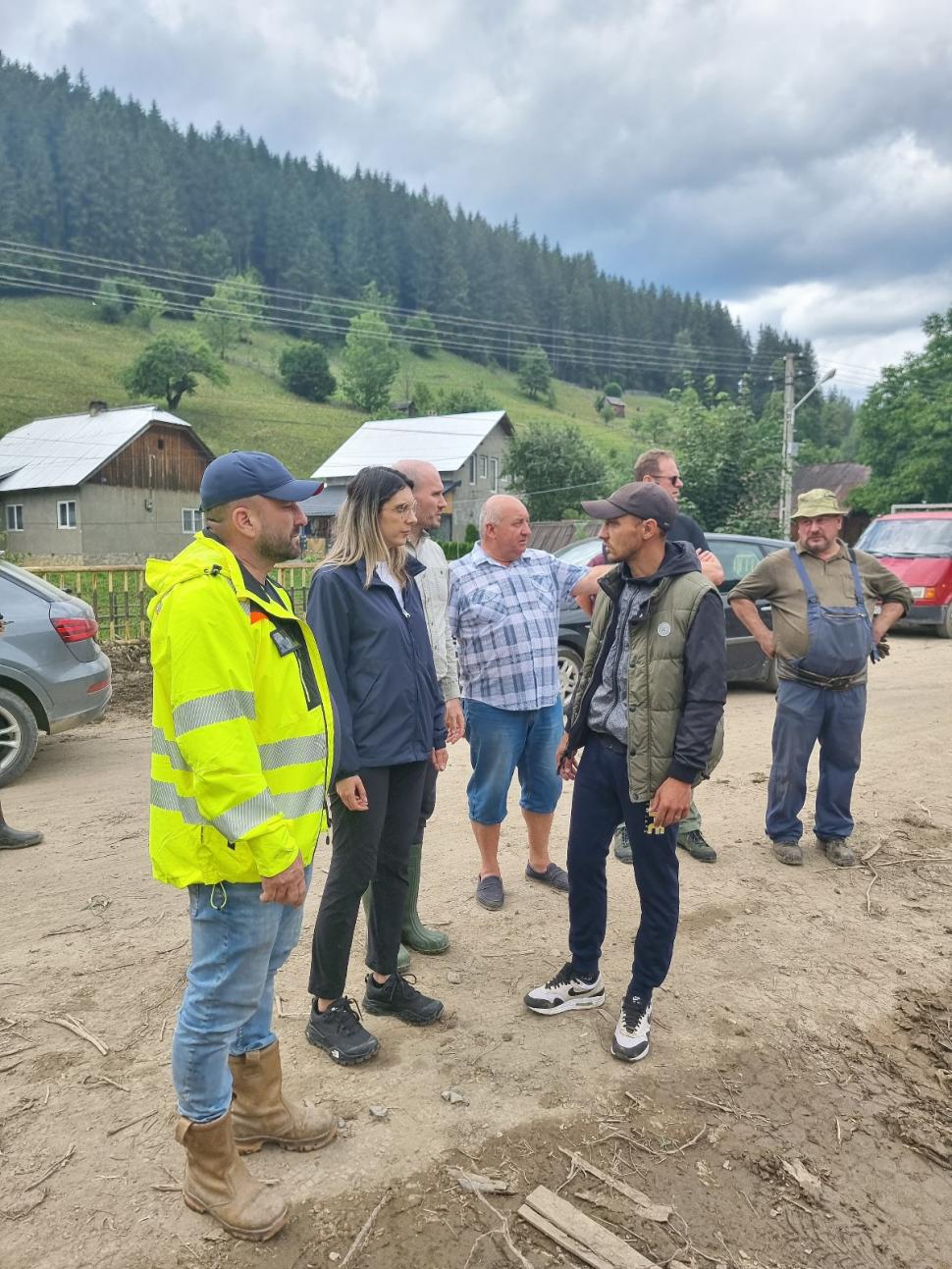 Diana Buzoianu a mers în zonele măturate de viituri și la Lacul Bicaz: „Sunt inclusiv animale moarte, leşuri. Pericol pentru sănătate” 995038