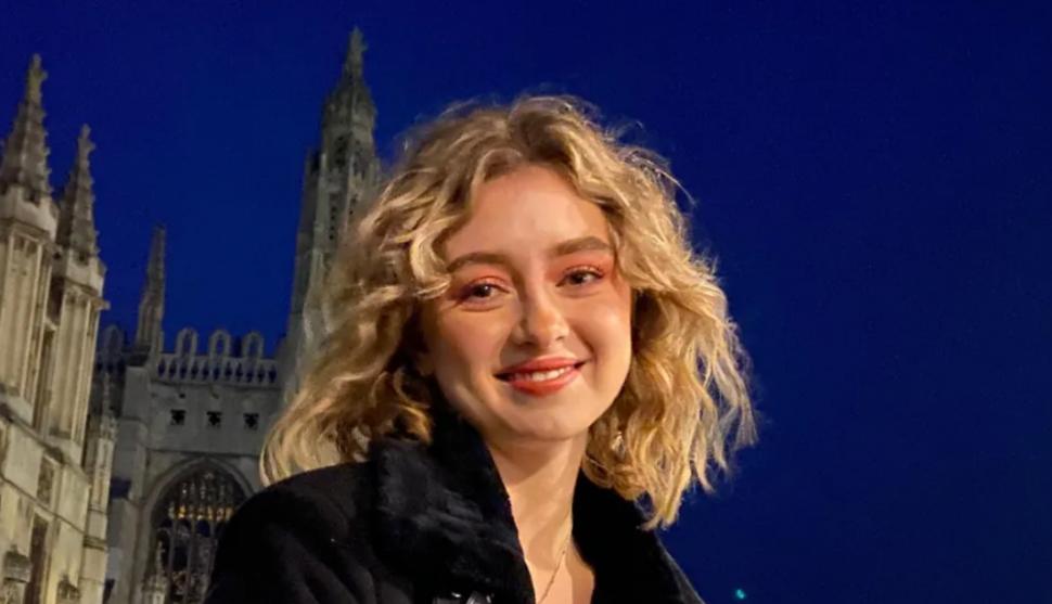 O tânără bolnavă de cancer în stadiu terminal făcea clisme cu cafea, la indicațiile mamei. Înainte de a muri a trimis-o la osteopat 994892