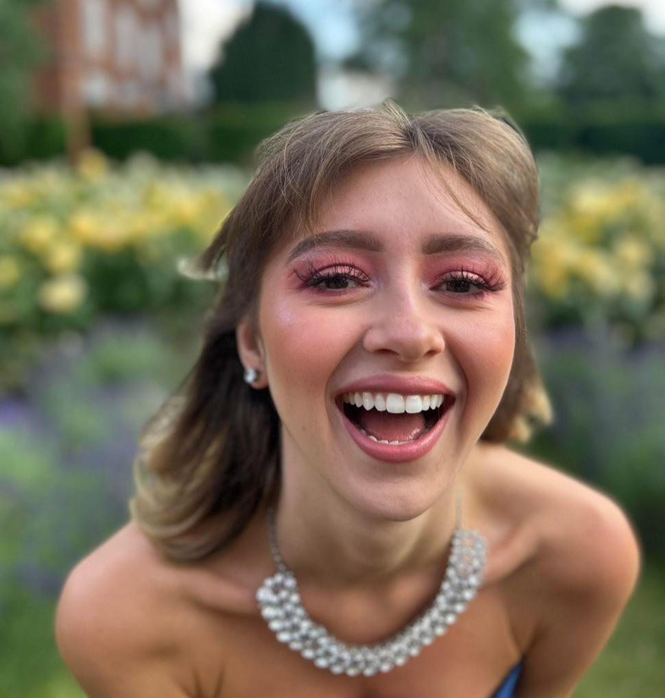 O tânără bolnavă de cancer în stadiu terminal făcea clisme cu cafea, la indicațiile mamei. Înainte de a muri a trimis-o la osteopat 994947