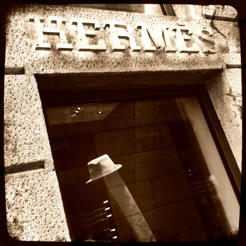 Un moștenitor al familiei Hermès și-a pierdut acțiunile în valoare de 14 miliarde de euro, spune directorul general al companiei de lux 994844