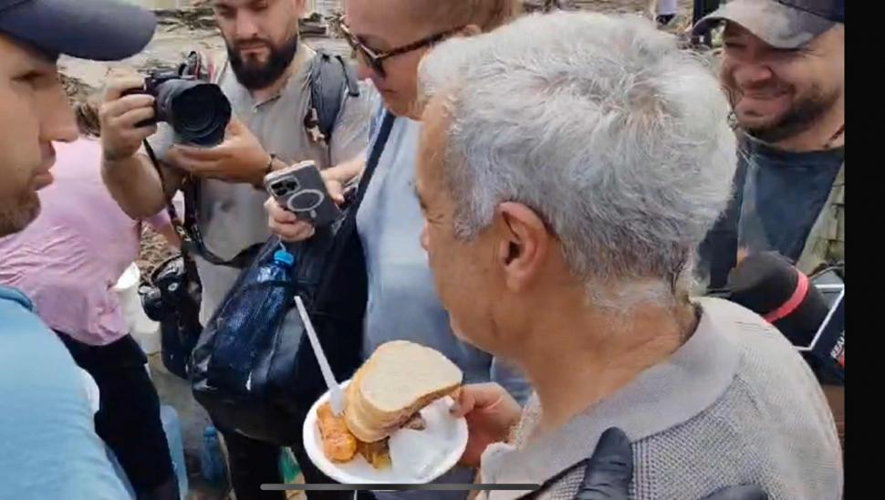 Operaţiunea "întoarcerea lui Călin Georgescu", sabotată de Simion. Cei doi s-au plimbat separat prin Broşteni, fiecare cu alaiul său 995166