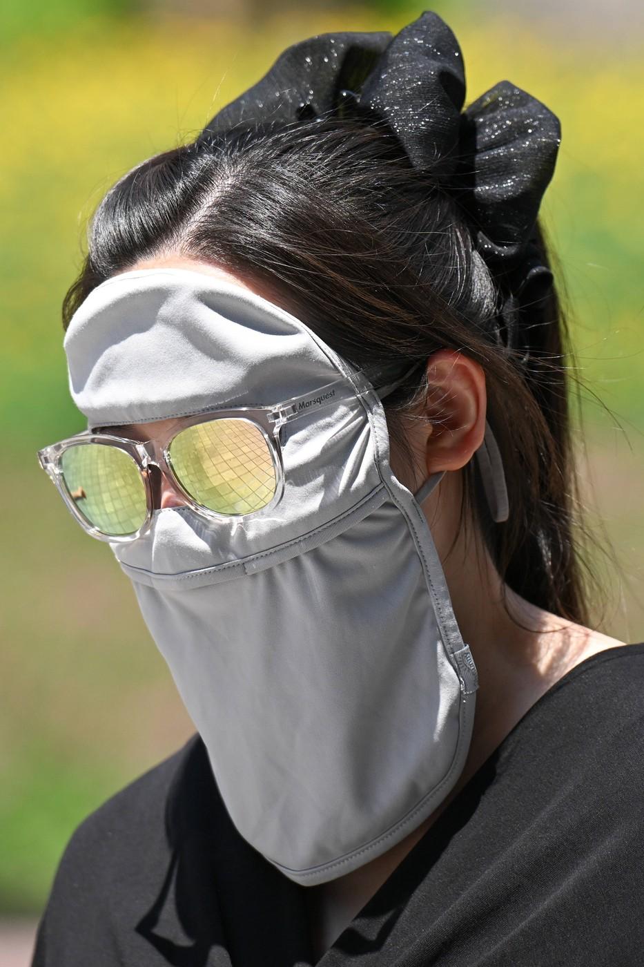 Un val de căldură extremă a lovit orașul „cyberpunk” al Chinei, Chongqing. Oamenii îi spun acum „orașul furnal” 995168