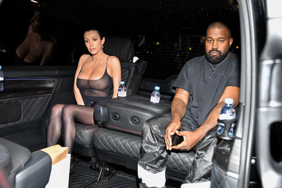 Gestul scandalos făcut de Bianca Censori. Cum a reacționat soția lui Kanye West când s-a întâlnit cu paparazzi  995304