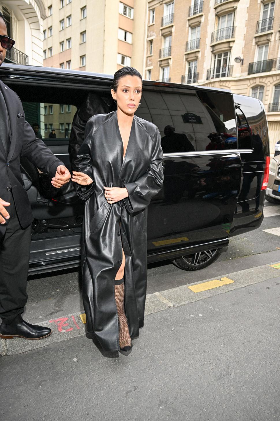 Gestul scandalos făcut de Bianca Censori. Cum a reacționat soția lui Kanye West când s-a întâlnit cu paparazzi  995327