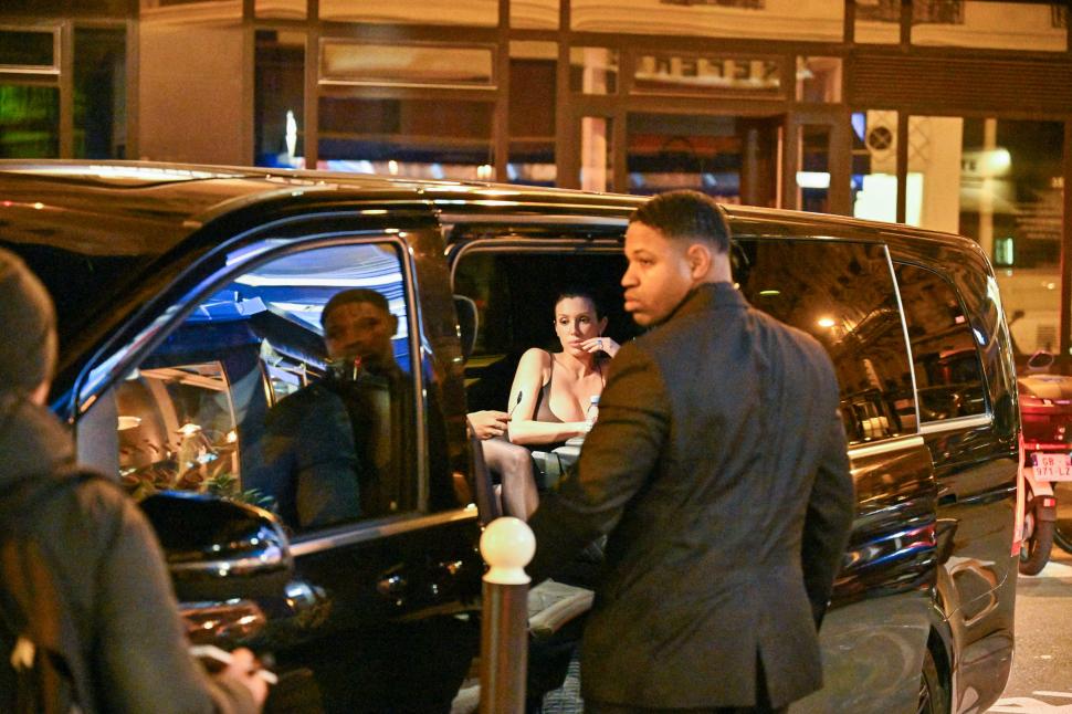 Gestul scandalos făcut de Bianca Censori. Cum a reacționat soția lui Kanye West când s-a întâlnit cu paparazzi  995354