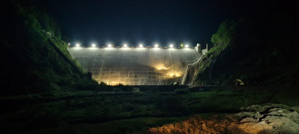 Cum arată barajul lui Ceauşescu din anii ‘70, golit și reabilitat. La Barajul Leșu, din Valea Iadului, se lucrează zi și noapte 995596