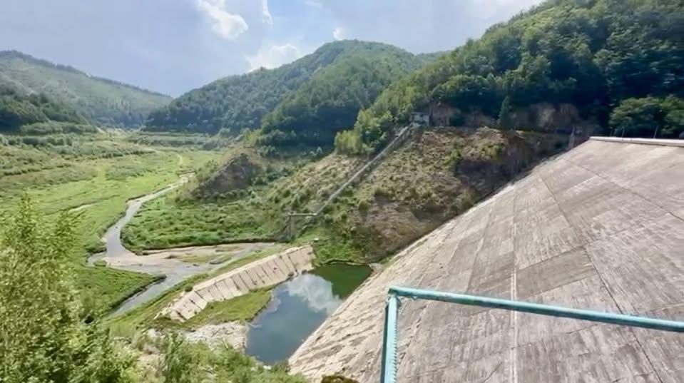 Cum arată barajul lui Ceauşescu din anii ‘70, golit și reabilitat. La Barajul Leșu, din Valea Iadului, se lucrează zi și noapte 995625