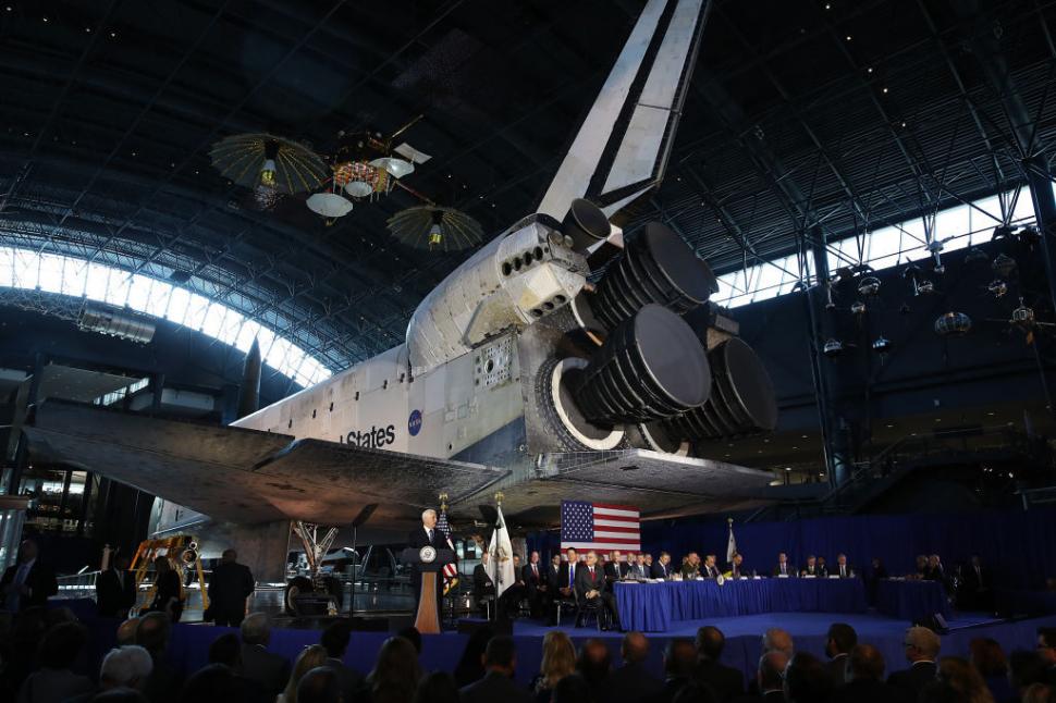 Houston, avem o problemă. Casa Albă vrea să mute naveta spațială Discovery în Texas. Mișcarea a stârnit revoltă 995639