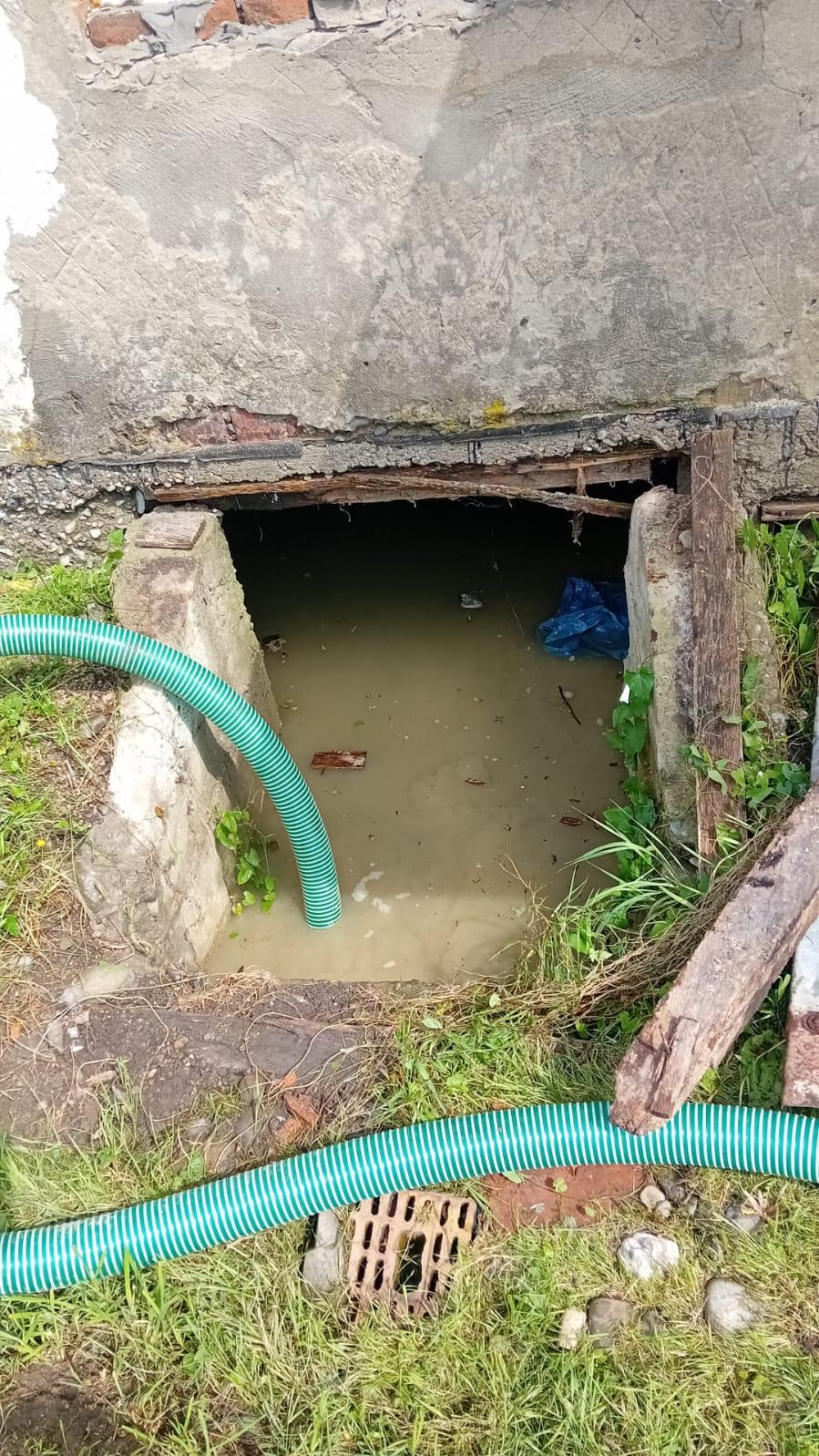 O rupere de nori a făcut prăpăd în Sighetu Marmației: case și străzi inundate, copaci doborâți de vânt 995670