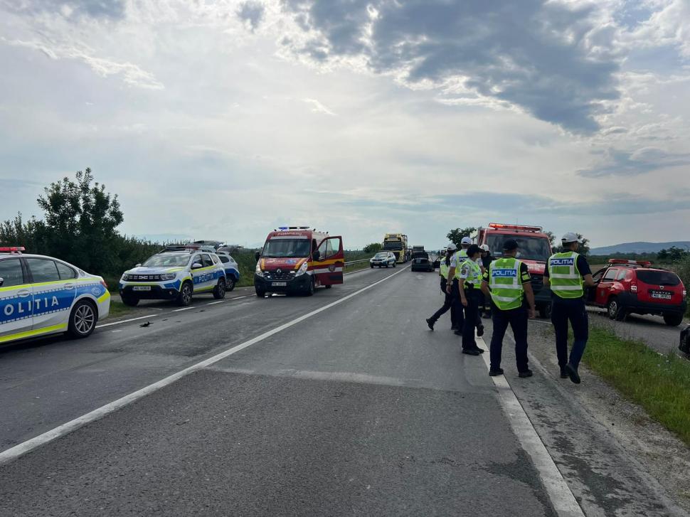 Accident grav pe DN 1 între un microbuz și o mașină. A fost activat Planul Roșu de intervenție 995904