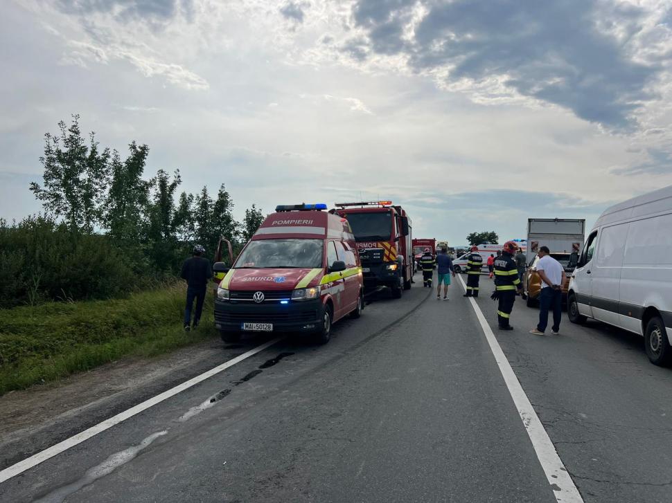 Accident grav pe DN 1 între un microbuz și o mașină. A fost activat Planul Roșu de intervenție 995905