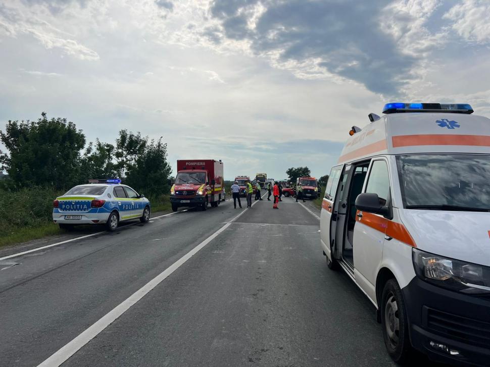 Accident grav pe DN 1 între un microbuz și o mașină. A fost activat Planul Roșu de intervenție 995906