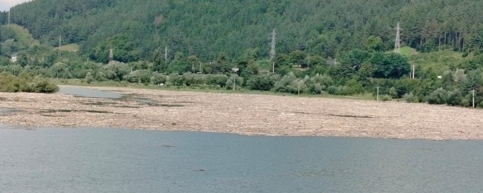 CJSU Neamţ a declarat stare de alertă în comuna Borca din cauza deşeurilor aduse de viituri 995998