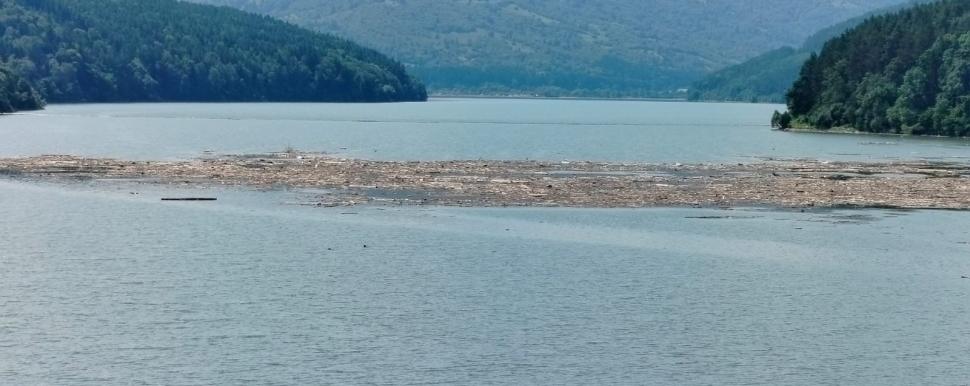 CJSU Neamţ a declarat stare de alertă în comuna Borca din cauza deşeurilor aduse de viituri 996001