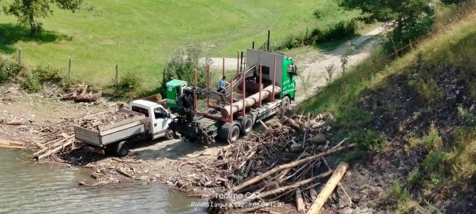 CJSU Neamţ a declarat stare de alertă în comuna Borca din cauza deşeurilor aduse de viituri 996005