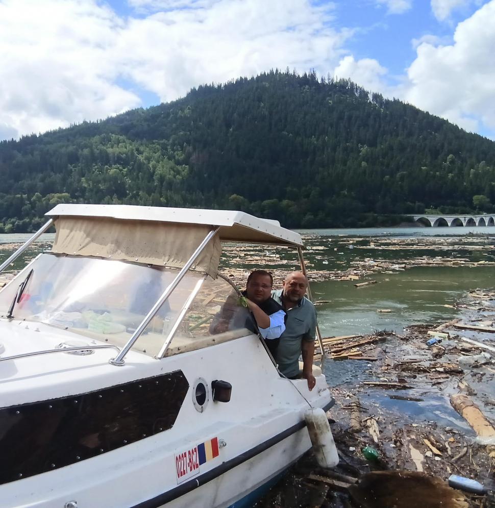 CJSU Neamţ a declarat stare de alertă în comuna Borca din cauza deşeurilor aduse de viituri 996014