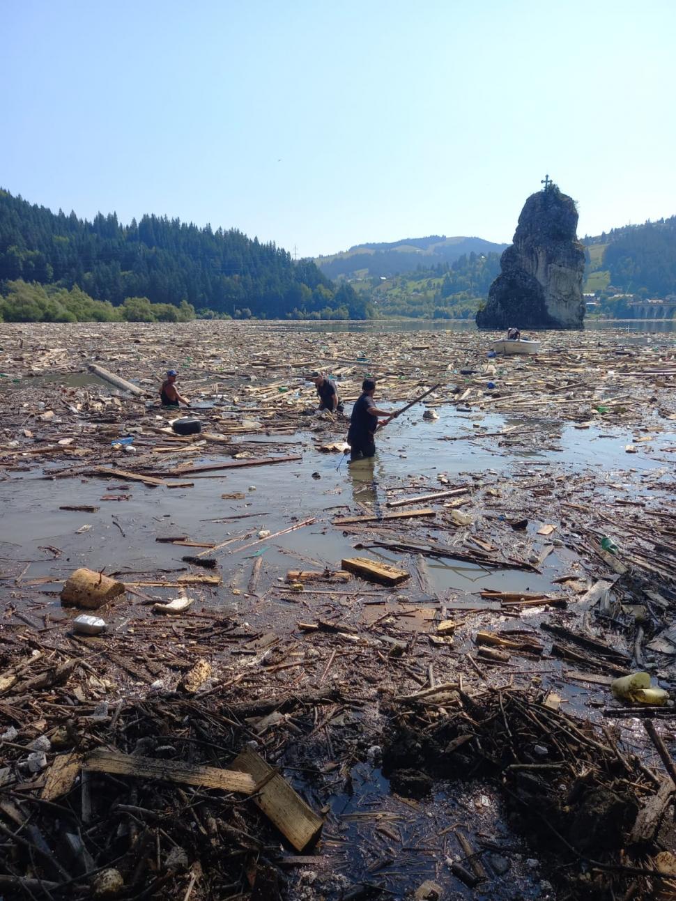 Guvernul pregătește al treilea pachet de sprijin pentru victimele inundațiilor din Neamț și Suceava 995851