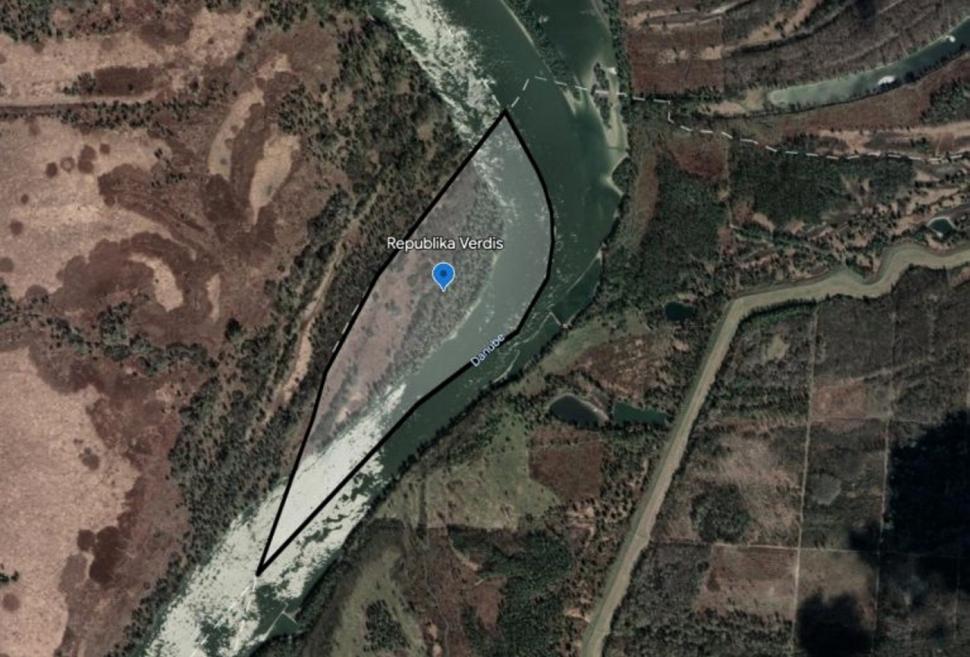 Un tânăr a găsit pe malul Dunării un teren nerevendicat și și-a făcut propria țară. Are steag, guvern, monedă și 400 de cetățeni 995716