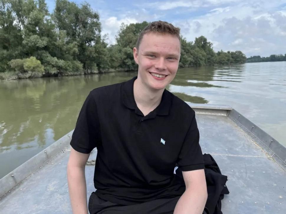 Un tânăr a găsit pe malul Dunării un teren nerevendicat și și-a făcut propria țară. Are steag, guvern, monedă și 400 de cetățeni 995721