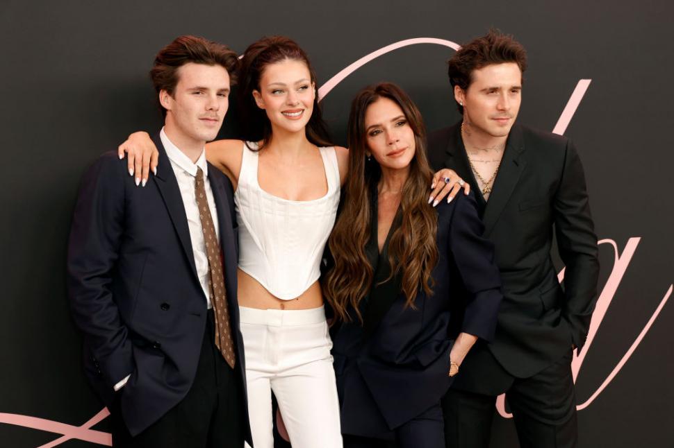 Brooklyn Beckham și Nicola Peltz şi-au reînnoit jurămintele de căsătorie. Tensiunile cu David și Victoria par să fie tot mai mari 996105