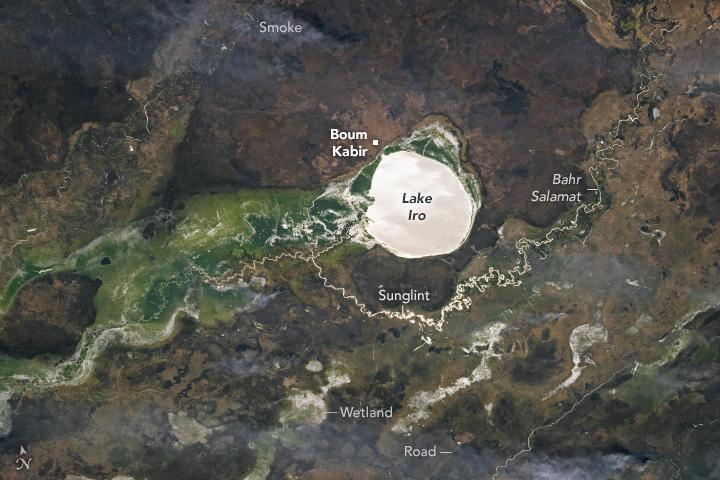 Descoperire inedită în Africa, făcută din satelit: Un fenomen rar a transformat un crater ciudat într-o „oglindă” argintie uriașă 996120