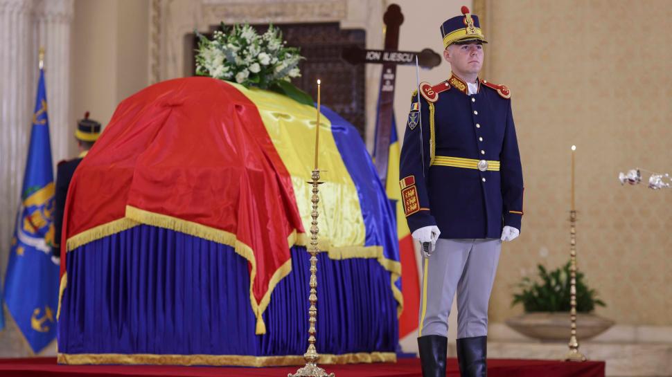 Ion Iliescu, condus pe ultimul drum. Fostul președinte a fost înmormântat cu onoruri la Cimitirul Ghencea III 996425