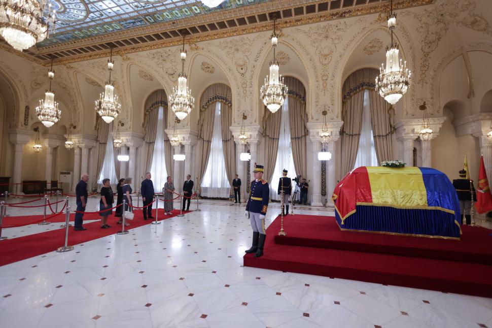 Ion Iliescu, condus pe ultimul drum. Fostul președinte a fost înmormântat cu onoruri la Cimitirul Ghencea III 996743