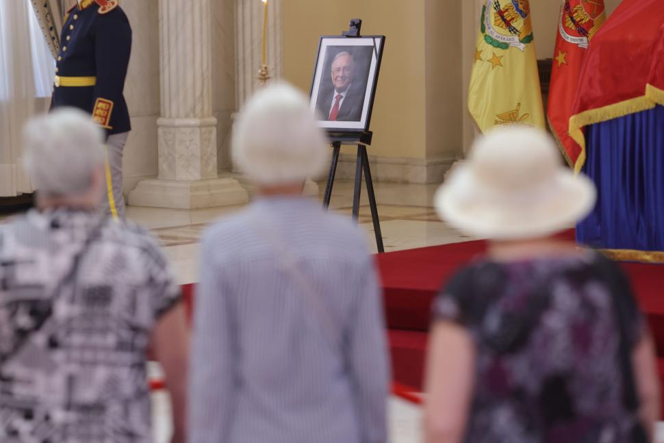 Ion Iliescu, condus pe ultimul drum. Fostul președinte a fost înmormântat cu onoruri la Cimitirul Ghencea III 996745