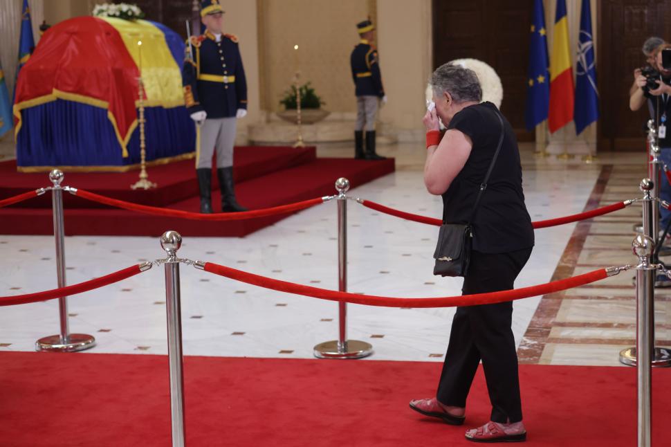 Ion Iliescu, condus pe ultimul drum. Fostul președinte a fost înmormântat cu onoruri la Cimitirul Ghencea III 996746