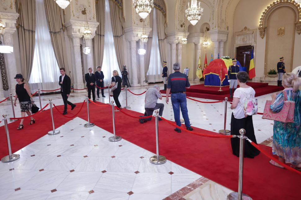 Ion Iliescu, condus pe ultimul drum. Fostul președinte a fost înmormântat cu onoruri la Cimitirul Ghencea III 996748