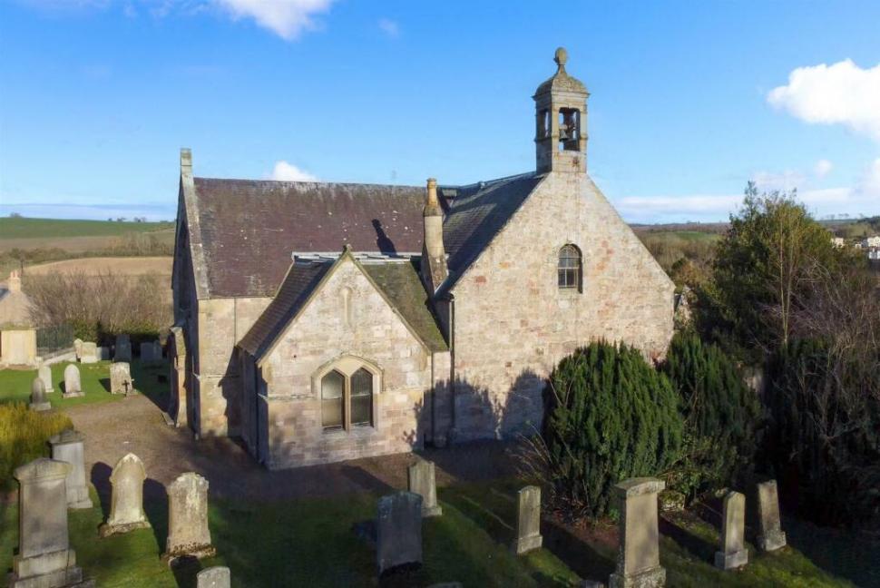 O biserică ce poate fi transformată în casă a fost scoasă la vânzare la prețul unui apartament, în Scoția. Un detaliu atrage atenția 996151