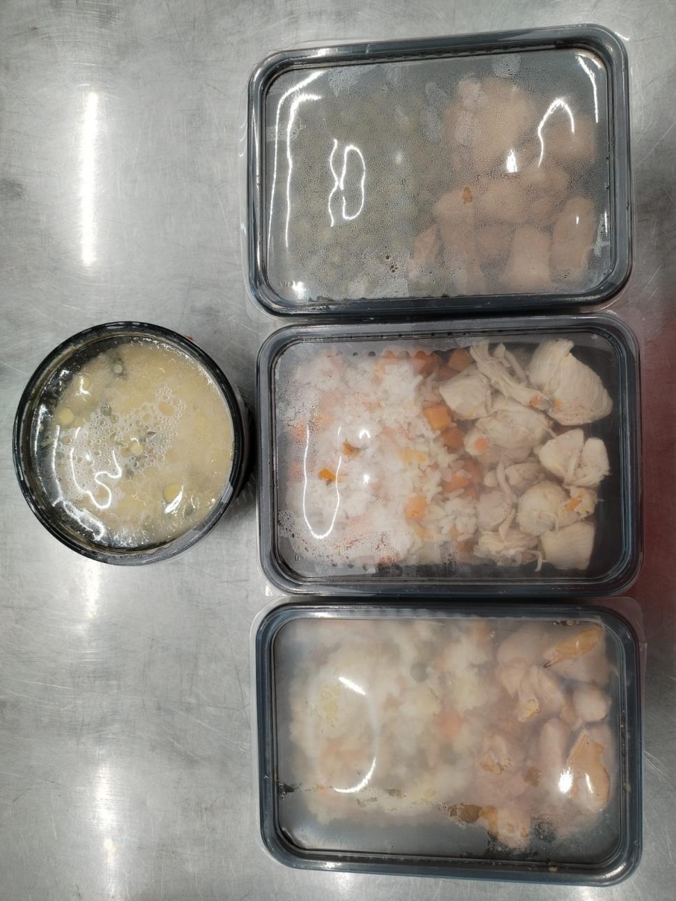 Spitalul din Satu Mare susține că pozele cu mâncarea stricată, publicate de Rogobete, nu sunt făcute acolo: „Creează panică” 996168