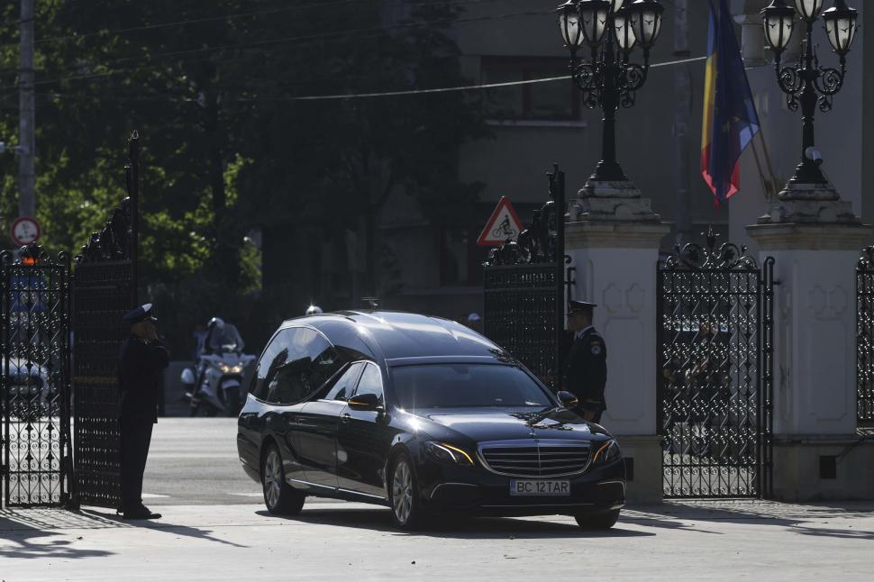Imagini de la catafalcul lui Ion Iliescu. După 21 de ani, fostul președinte s-a întors la Cotroceni 996469