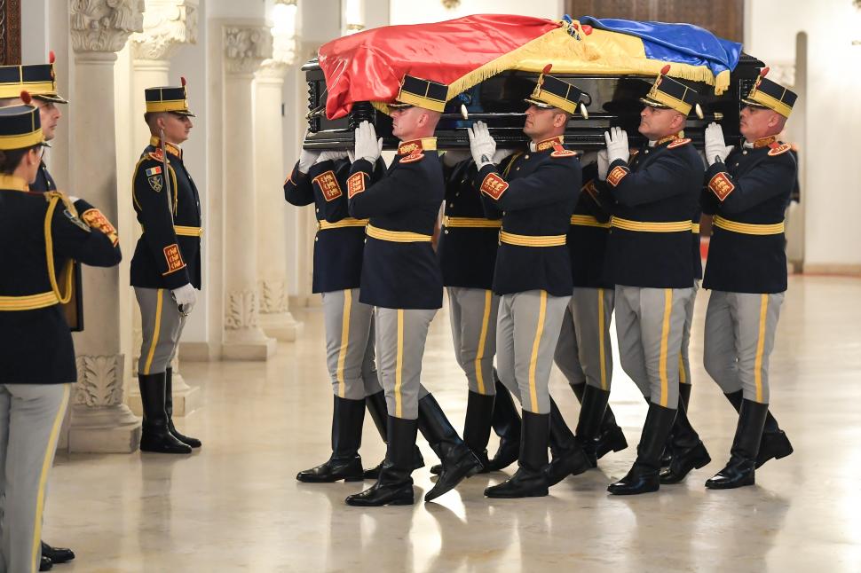 Imagini de la catafalcul lui Ion Iliescu. După 21 de ani, fostul președinte s-a întors la Cotroceni 996485