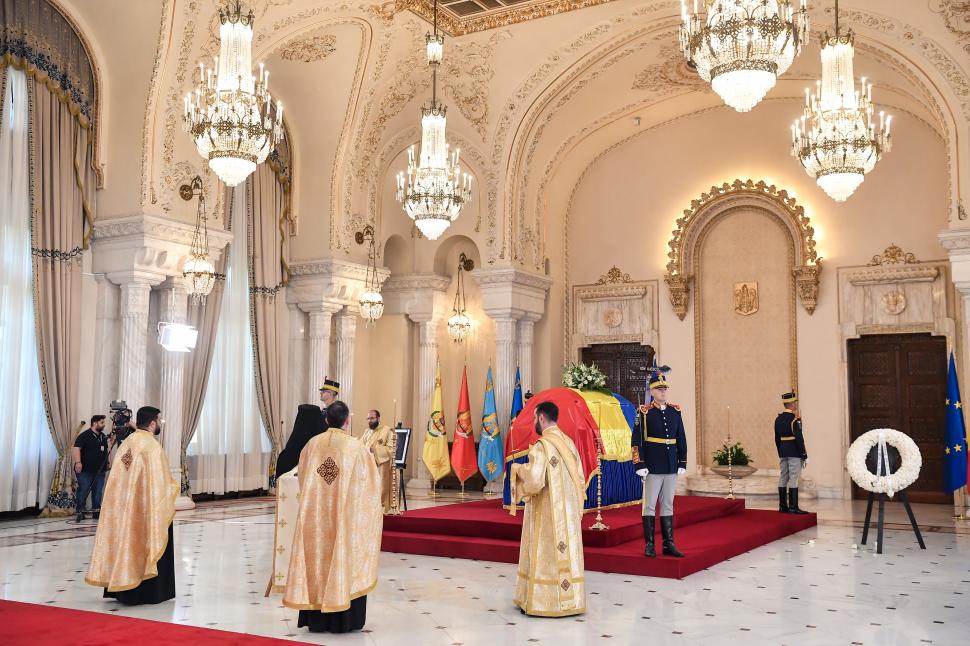 Imagini de la catafalcul lui Ion Iliescu. După 21 de ani, fostul președinte s-a întors la Cotroceni 996488