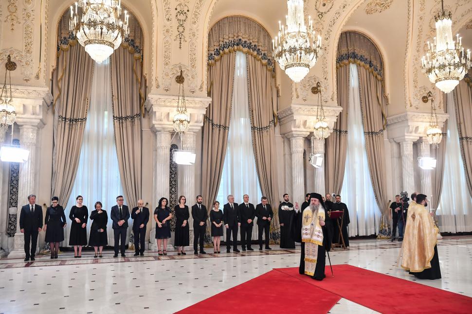 Imagini de la catafalcul lui Ion Iliescu. După 21 de ani, fostul președinte s-a întors la Cotroceni 996489