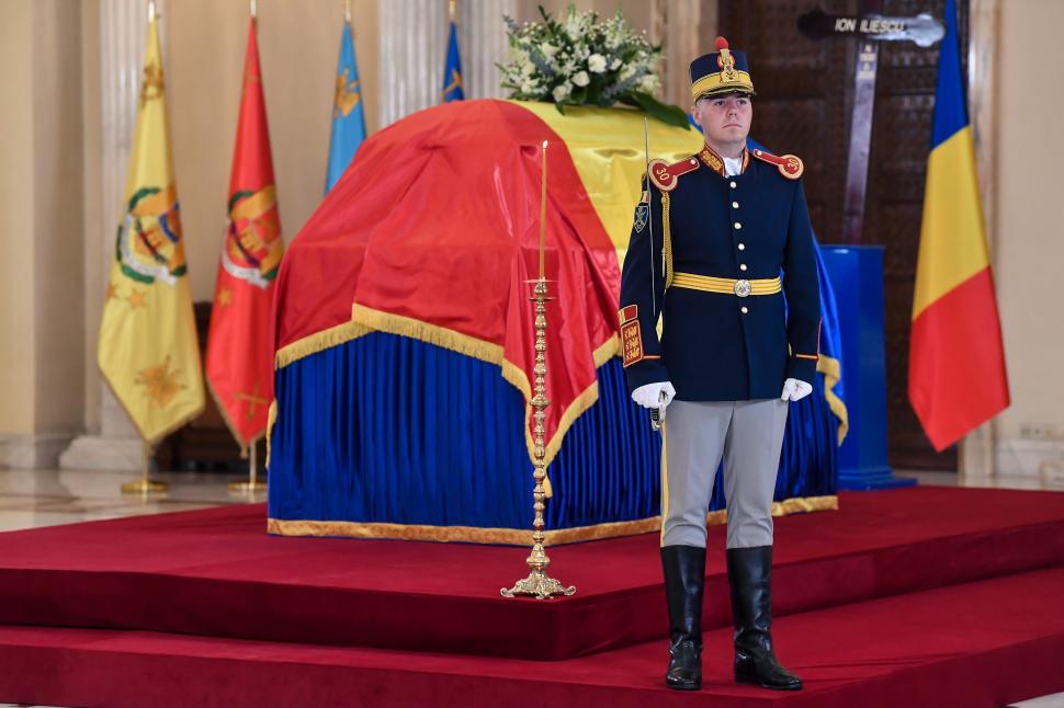 Imagini de la catafalcul lui Ion Iliescu. După 21 de ani, fostul președinte s-a întors la Cotroceni 996492