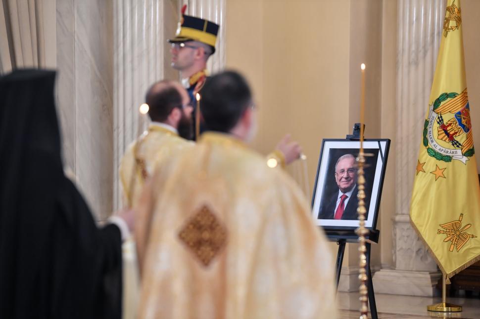 Imagini de la catafalcul lui Ion Iliescu. După 21 de ani, fostul președinte s-a întors la Cotroceni 996493