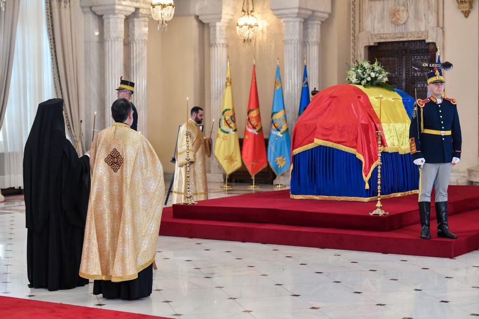 Imagini de la catafalcul lui Ion Iliescu. După 21 de ani, fostul președinte s-a întors la Cotroceni 996494