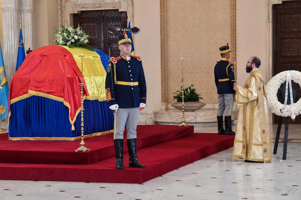 Imagini de la catafalcul lui Ion Iliescu. După 21 de ani, fostul președinte s-a întors la Cotroceni 996495